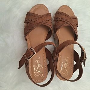 Fergie Proud Brown Strap Sandal sz 10 NWOT